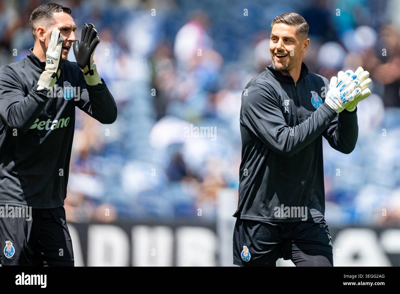 Joao Costa e Diogo Costa visti durante la partita della Liga Portugal tra squadre del FC Porto e CD Santa Clara all'Estadio do Dragao (Kazimierz Koper/Ball R Foto Stock