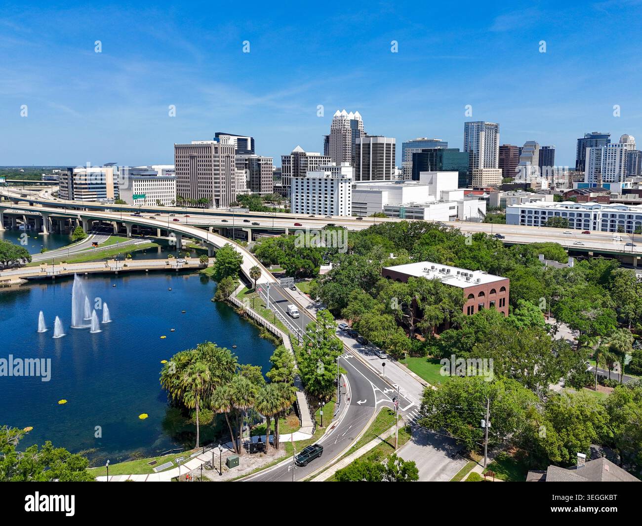 State Road 408, East–West Expressway, una delle principali autostrade vicino al centro di Orlando nella contea di Orange, Orlando, Florida, USA. Foto Stock