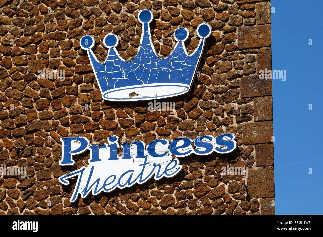 Hunstanton, Norfolk, Regno Unito - 30 aprile 2026: Cartello all'esterno del Princess Theatre nella cittadina costiera di Hunstanton a Norfolk, Regno Unito. Foto Stock