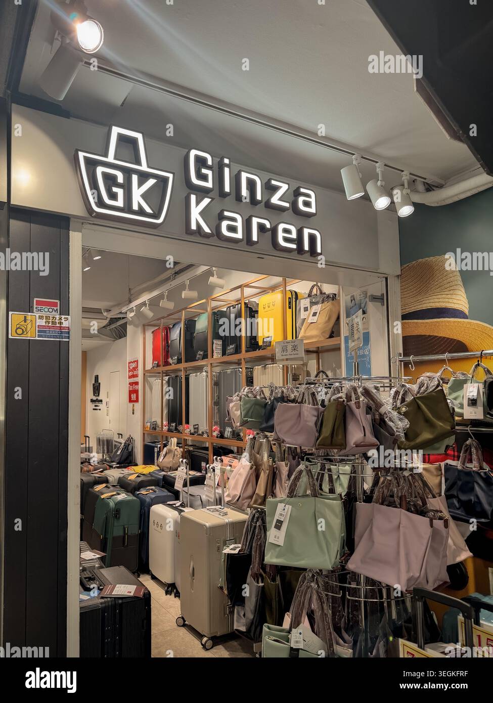 Negozio di abbigliamento interno a Dotonbori, Osaka, Giappone. Foto Stock