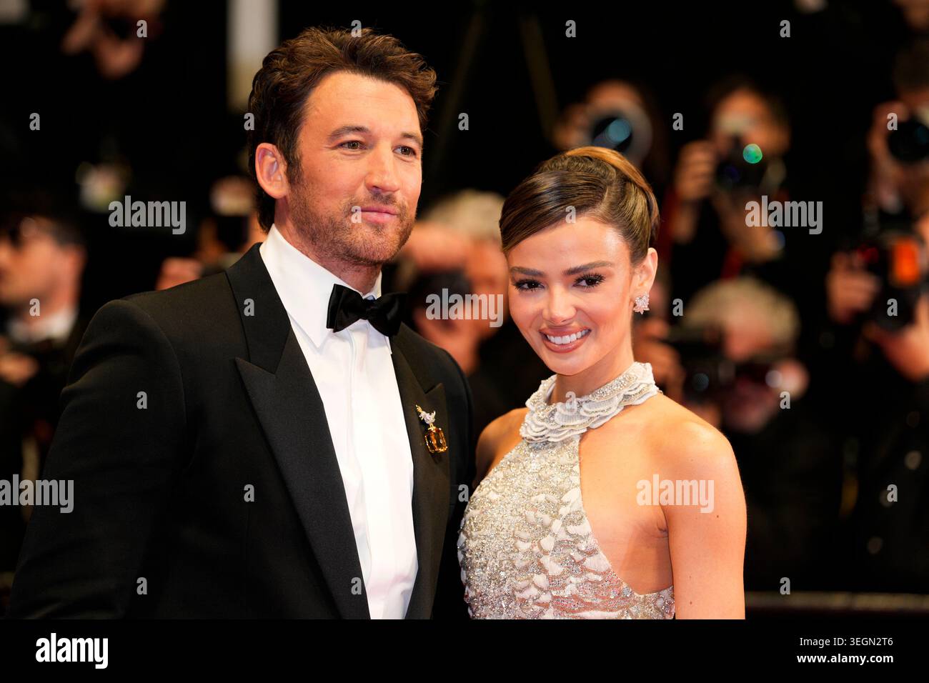 Miles Teller e Keleigh Sperry Teller partecipano alla proiezione della "Tigre della carta" durante la 79esima edizione del Festival di Cannes al Palais des Festivals. Foto Stock