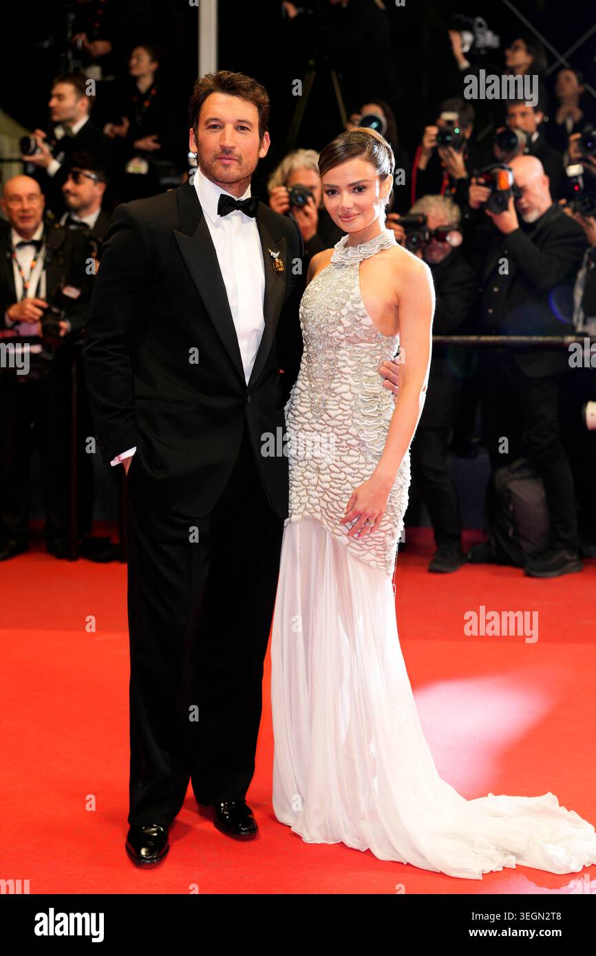 Miles Teller e Keleigh Sperry Teller partecipano alla proiezione della "Tigre della carta" durante la 79esima edizione del Festival di Cannes al Palais des Festivals. Foto Stock