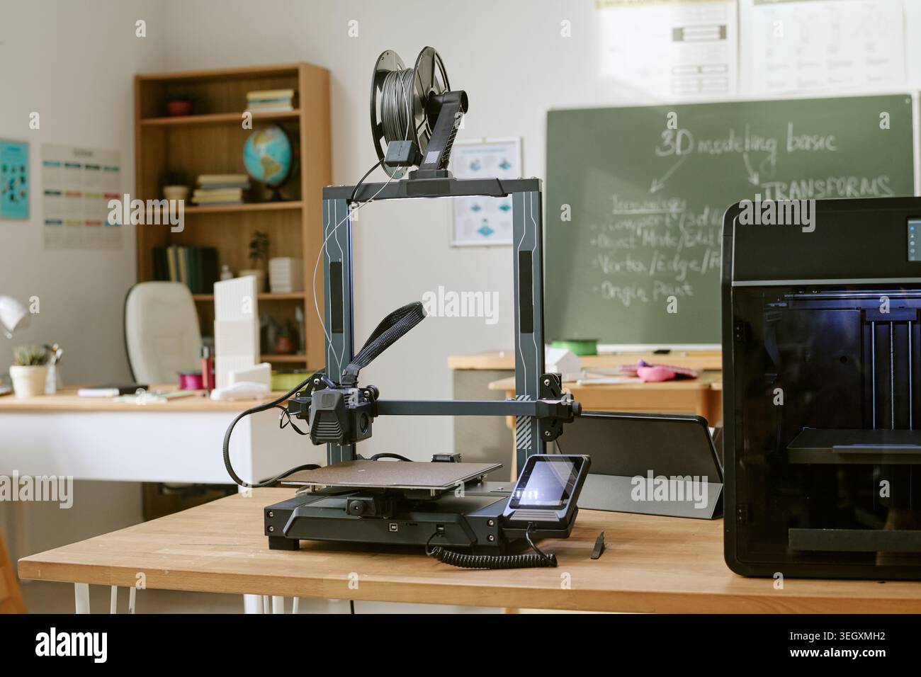 Stampante 3d in aula per l'apprendimento e la prototipazione degli steli Foto Stock