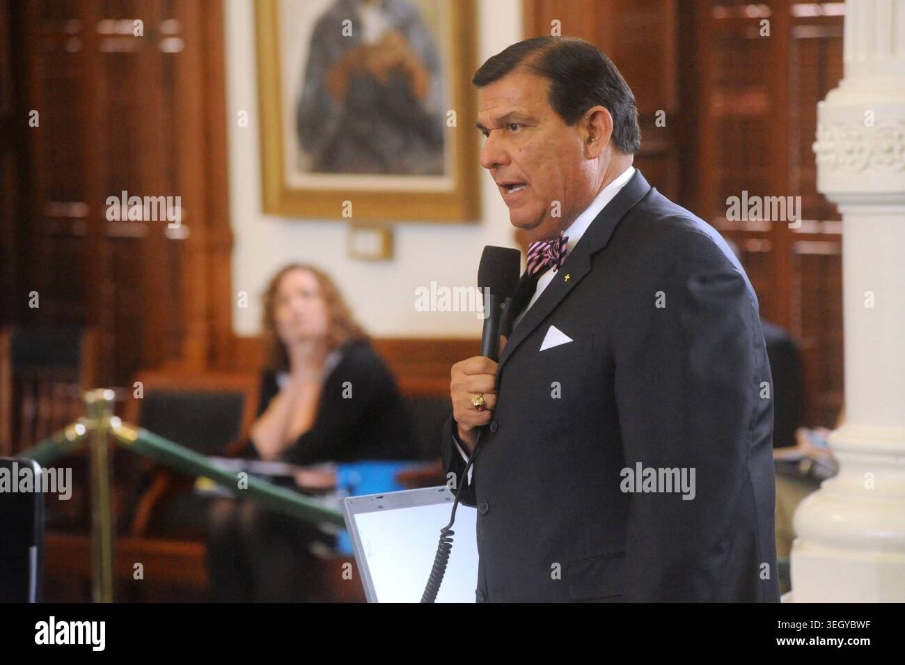 Il senatore dello stato del Texas Eddie Lucio Jr. Al Campidoglio del Texas, Austin, Texas, 16 febbraio 2011. (Foto di John Anderson/The Austin Chronicle) Foto Stock