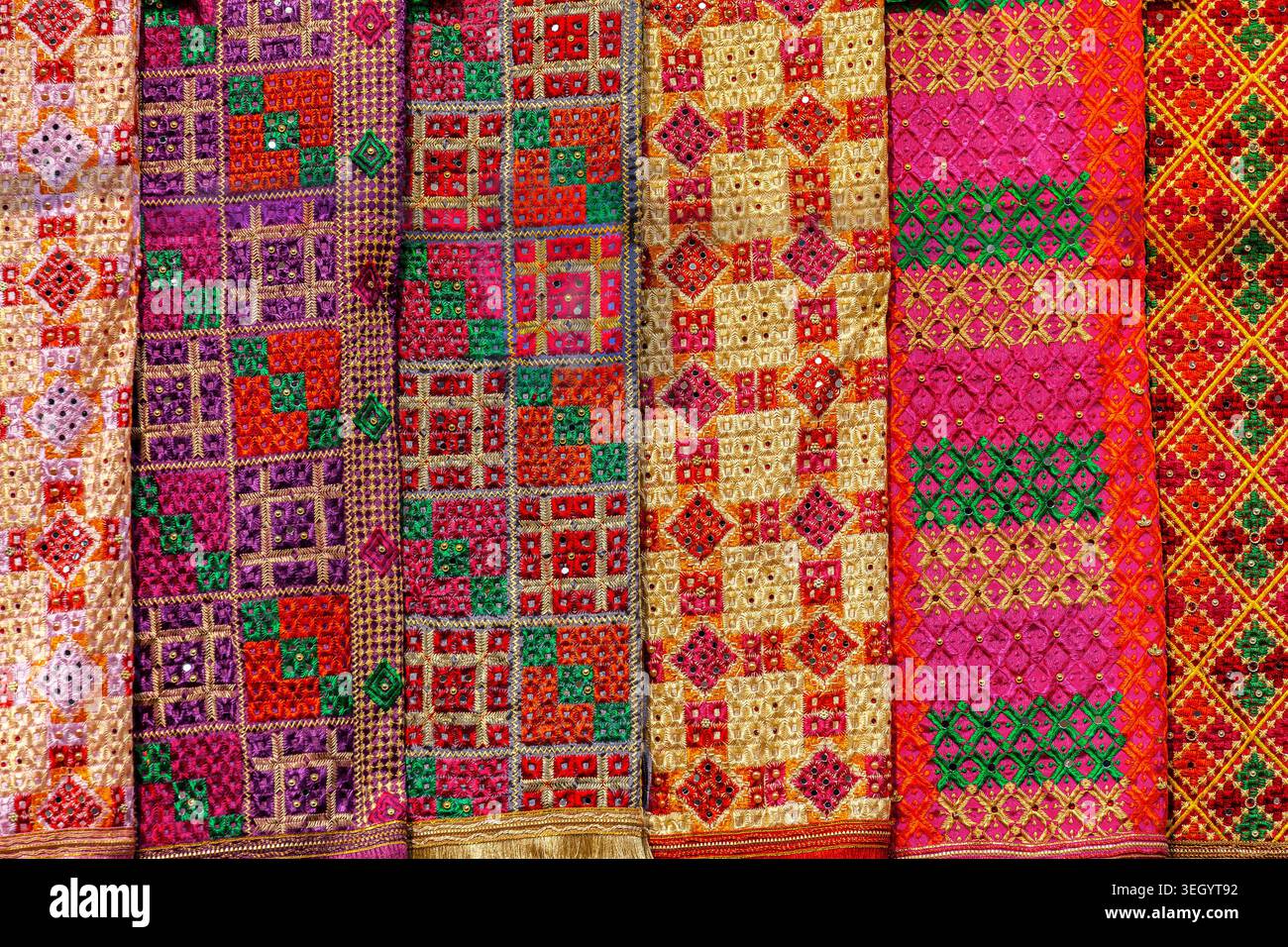 Tessuti indiani colorati Foto Stock