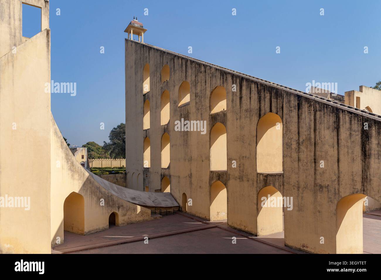 Meridiana all'osservatorio Jantar Mantar, Jaipur Foto Stock