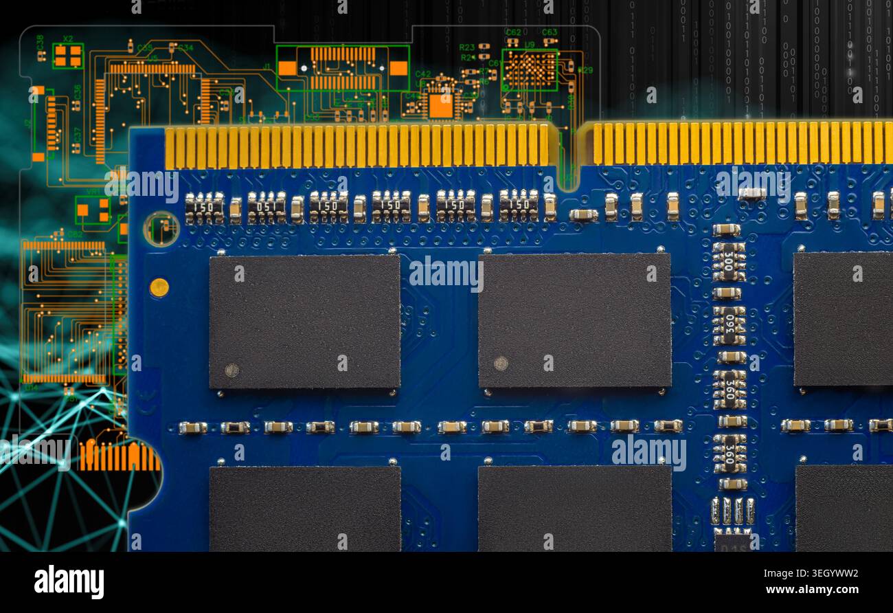 Viene mostrato un modulo di memoria con parti saldate e dettagli del circuito. La grafica digitale si fonde con il layout hardware in un ambiente tecnologico. Foto Stock