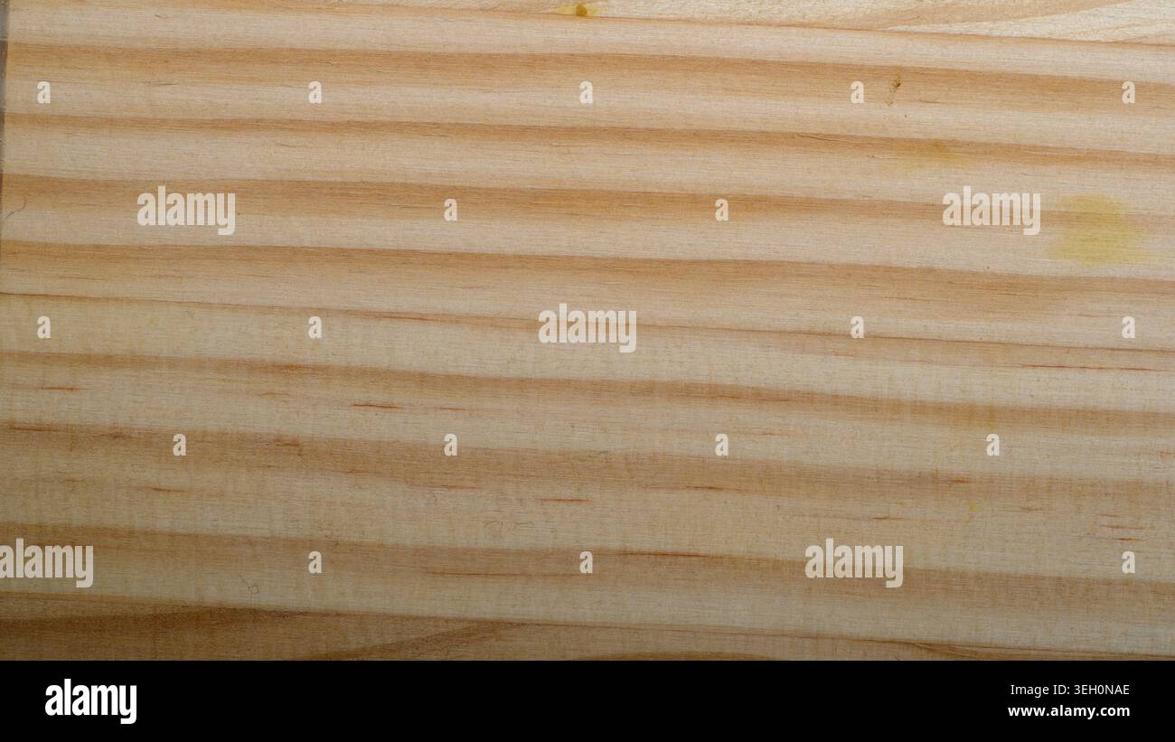 Sfondo in legno chiaro con linee a grana naturale, tonalità beige calde e sottili segni superficiali per un uso rustico. Foto Stock