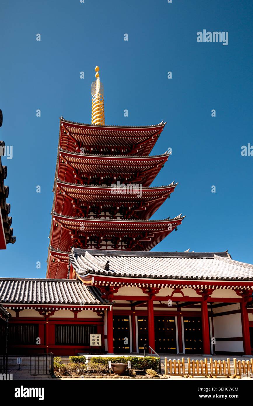 La pagoda a cinque piani al Tempio senso-ji di Asakusa, Tokyo, Giappone. Foto Stock