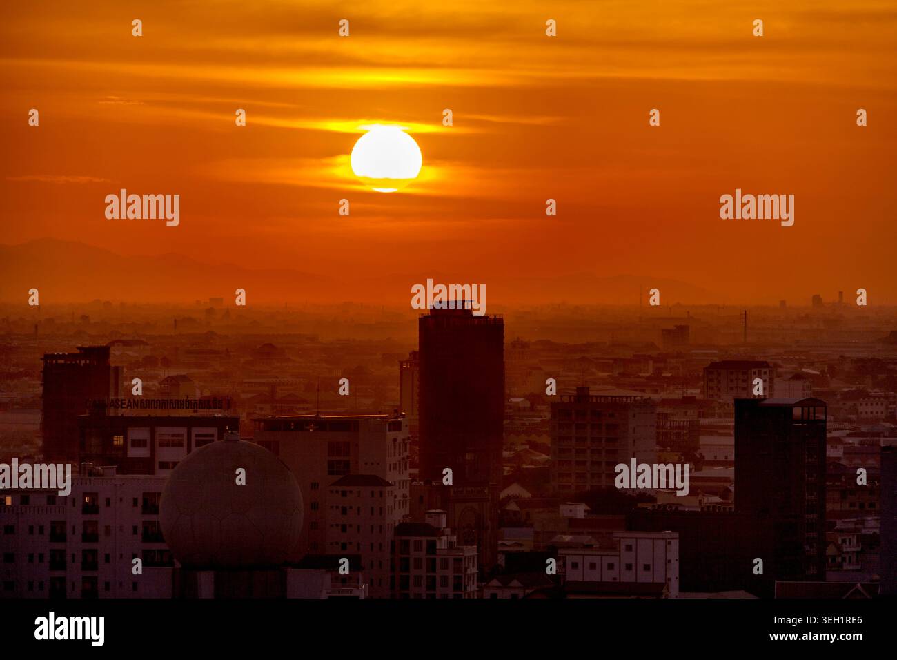 Tramonto su Phnom Penh, Cambogia Foto Stock