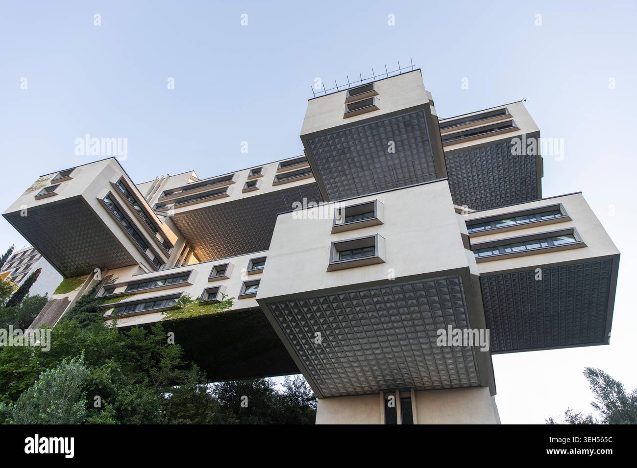 Edificio della Bank of Georgia di Tbilisi, caratterizzato da forme futuristiche, superfici in vetro e geometrie sorprendenti. Foto Stock