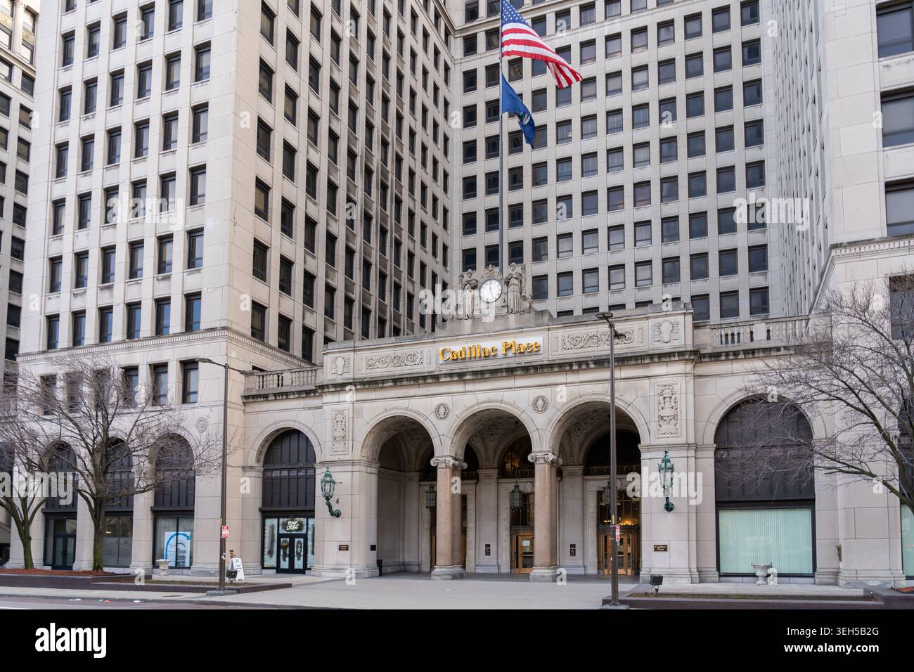 Cadillac Place su West Grand Boulevard a Detroit, Michigan, Stati Uniti. Foto Stock