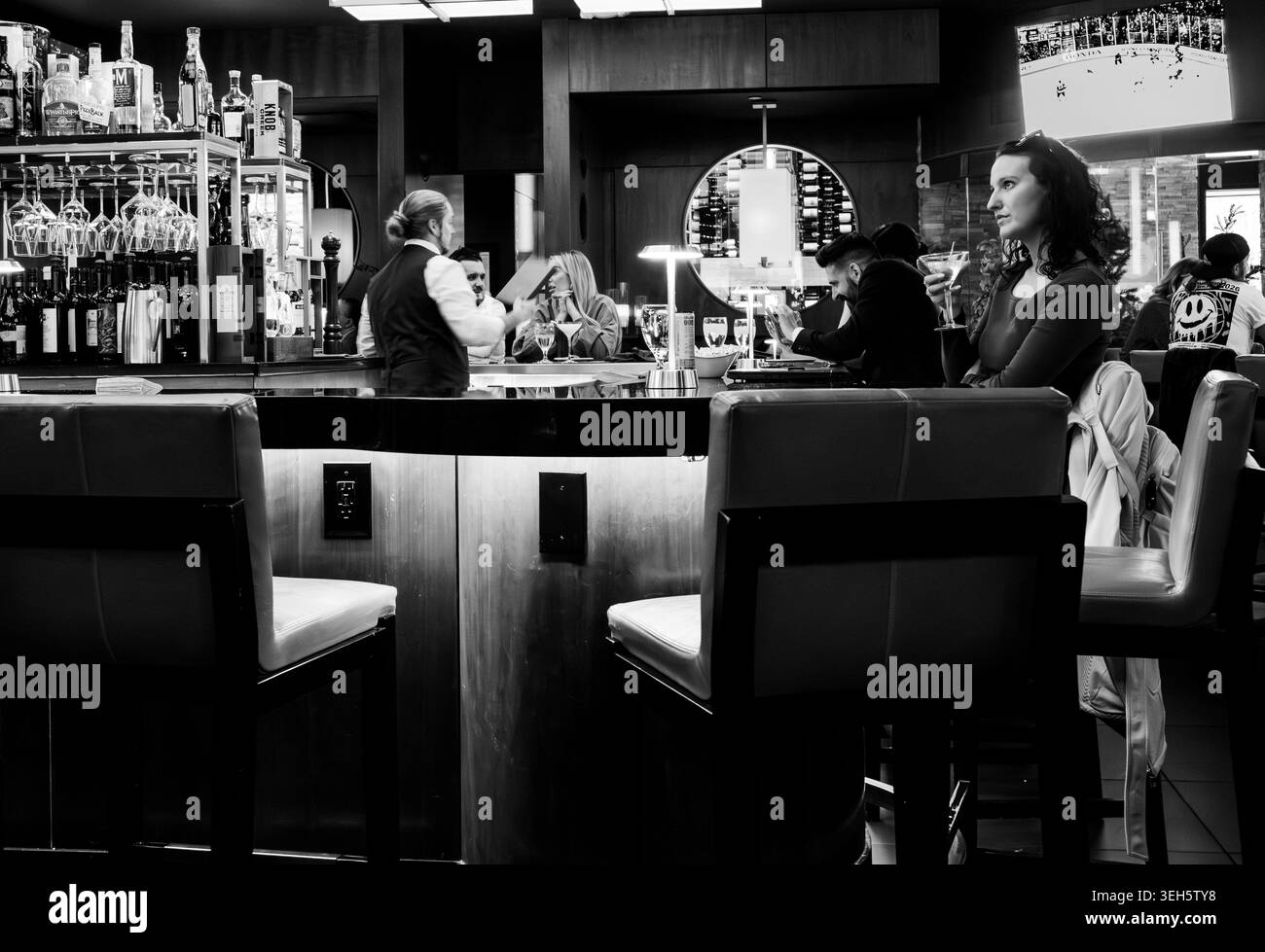 Serata in un bar in Larimer Square.Denver Co. (Monocromatico) Foto Stock