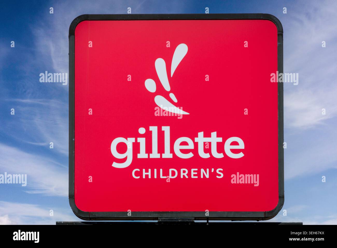 Bemidji, Minnesota, 15 maggio 2026: Insegna esterna e logo del marchio Gillette per bambini. Foto Stock
