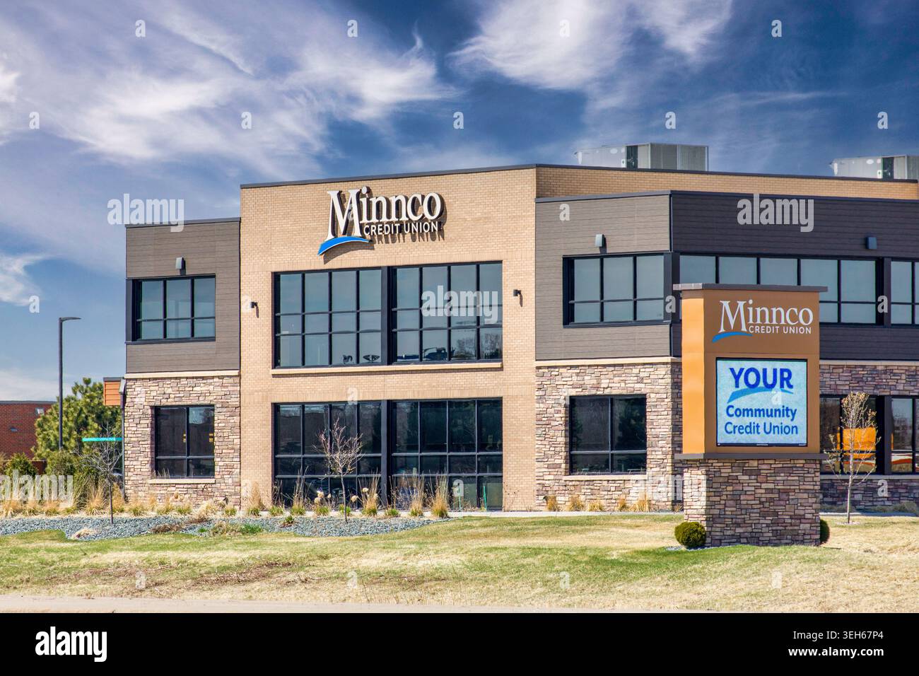 Princeton, MN, 15 aprile 2026: Logo esterno e marchio Minnco Credit Union. Foto Stock