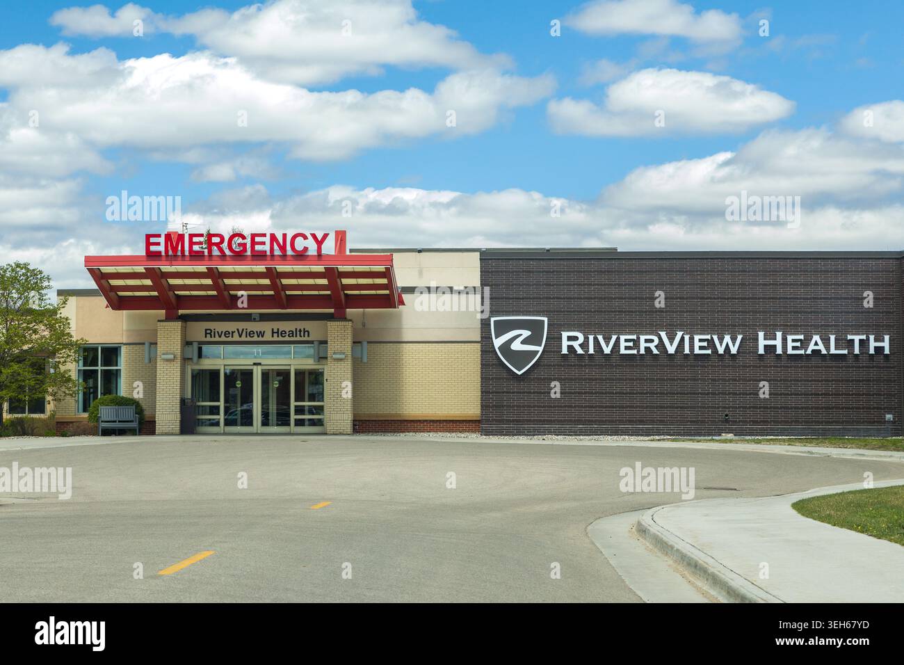 Crookston, Minnesota, 16 maggio 2026: Logo Riverview Health esterno e marchio. Foto Stock
