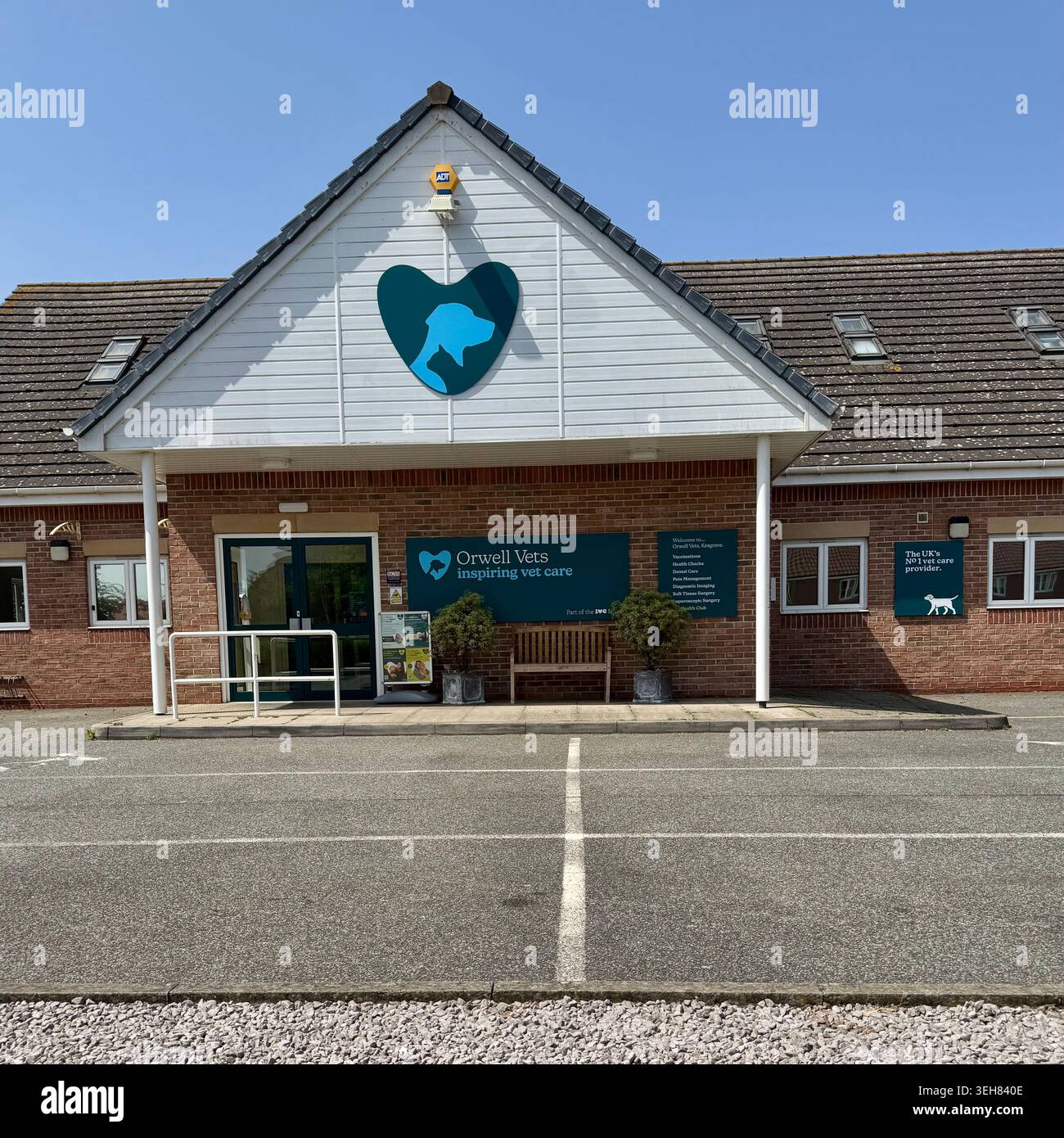 Kesgrave, Suffolk : nuovo logo all'ospedale veterinario. Veterinari di Orwell. - Immagine stock catturata con smartphone