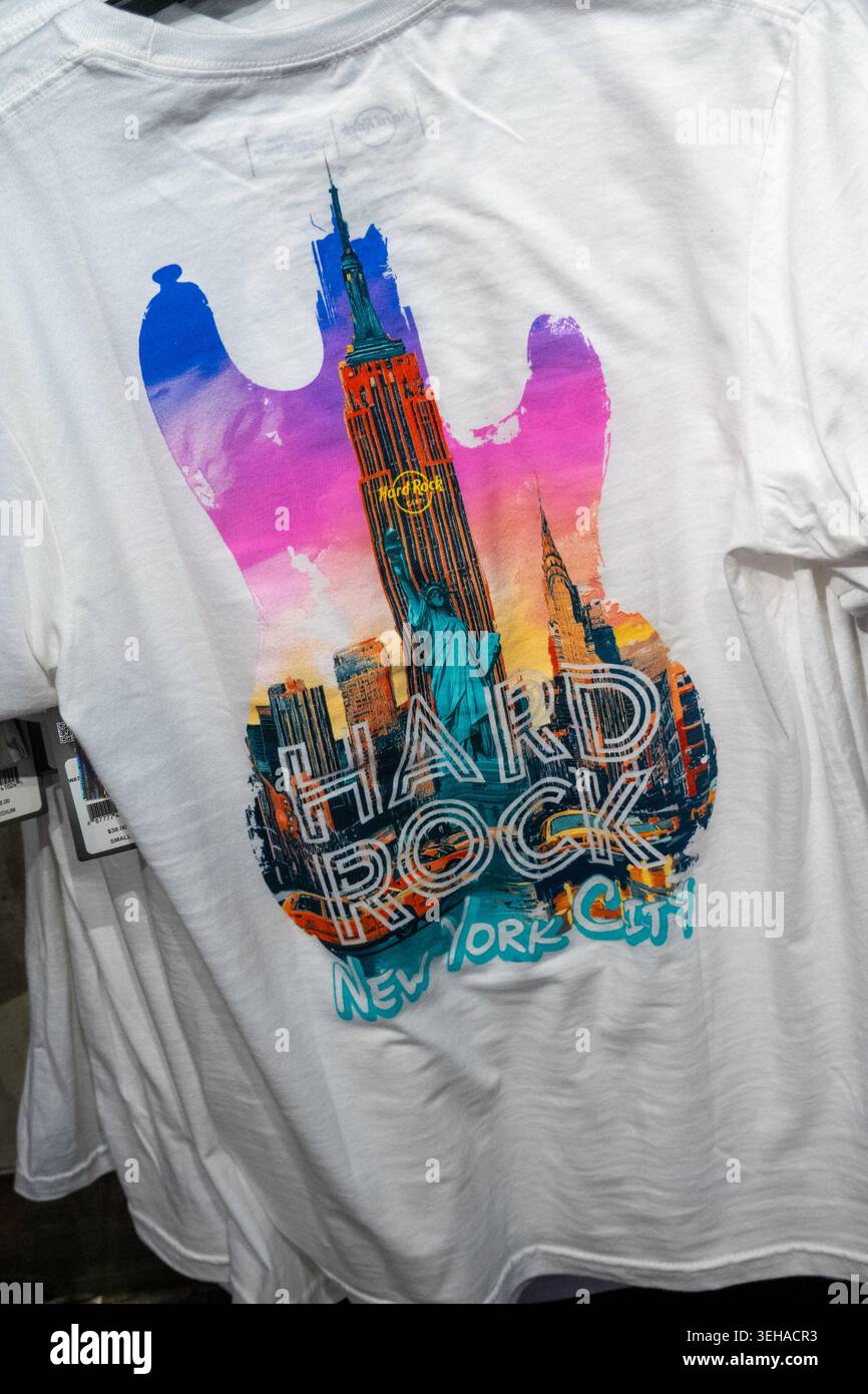 The Rock Shop è il negozio di articoli da regalo Hard Rock Cafe situato a Times Square, 2026, New York City, USA Foto Stock