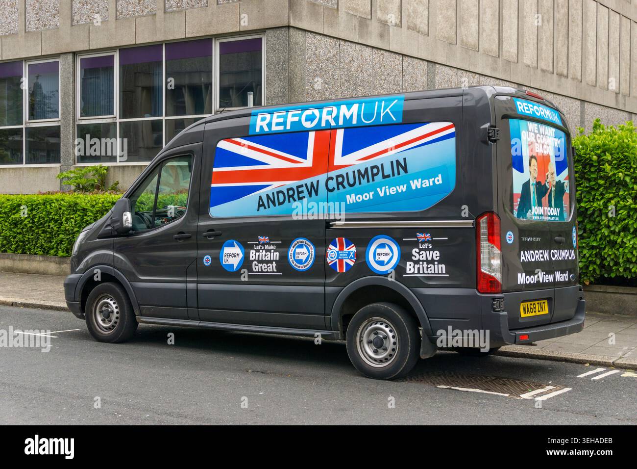 Un furgone riformato della campagna britannica parcheggiato a Plymouth. Foto Stock