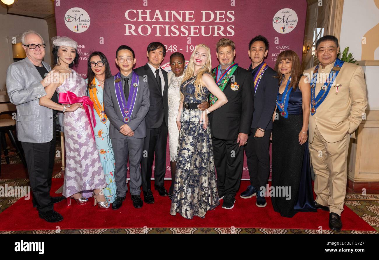 Los Angeles, Stati Uniti. 23 maggio 2026. Robert Lobel, artista Clara Lobel, chef rotisseur Lady Chloe Kelly, professor Lingyun Xiang, Takeyoshi Omori, Bertha Doss, attrice Grace Field, Presidente Laurent Khaiat, Masa Baba, Dr. Deborah Castine M.D, conduttore televisivo/fondatore di Los Angeles Beverly Arts Joey Zhou partecipa a Chaine des Rotisseurs Beverly Hills Chapter Dinner presso Kendall's Brasserie, Los Angeles, CA, 23 maggio 2026 crediti: Eugene Powers/Alamy Live News Foto Stock