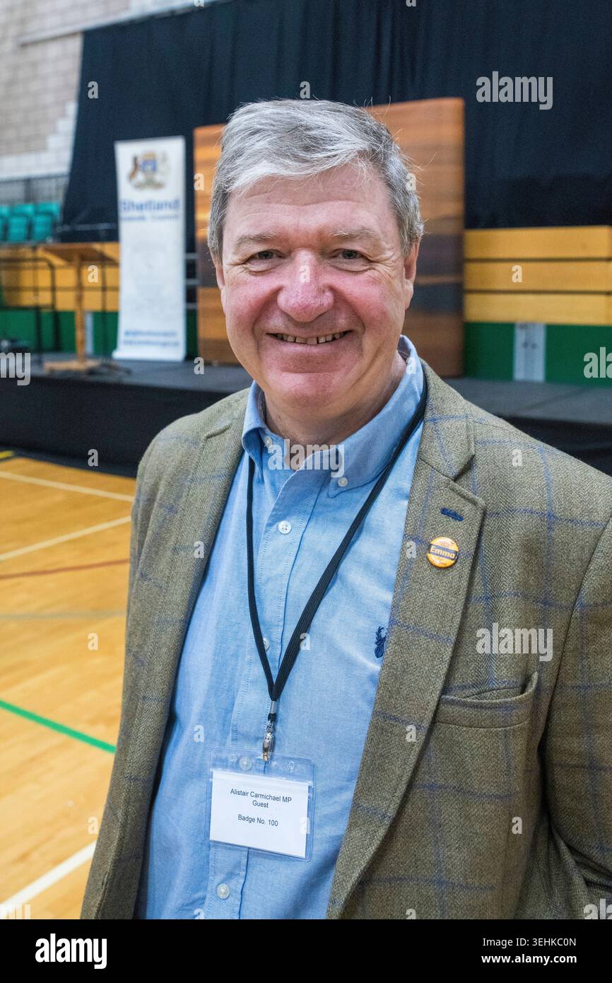 Alistair Carmichael deputato al conteggio delle elezioni parlamentari scozzesi, Clickimin Leisure Complex, Lerwick, Shetland, maggio 2026 Foto Stock