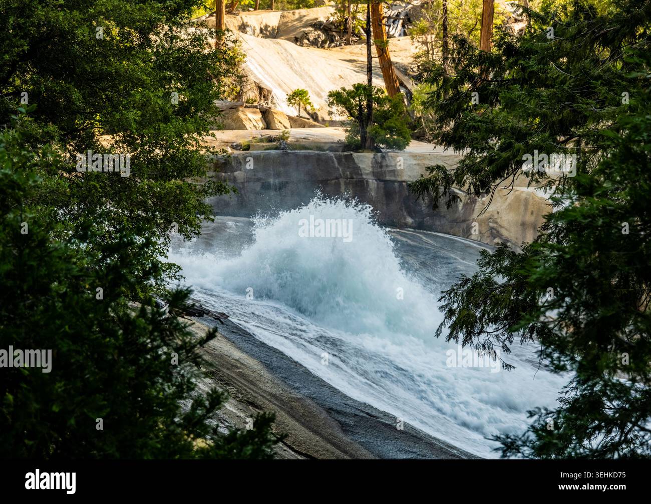 Rooster Tail Water Feature a Kings River presso Mist Falls nel Kings Canyon National Park Foto Stock
