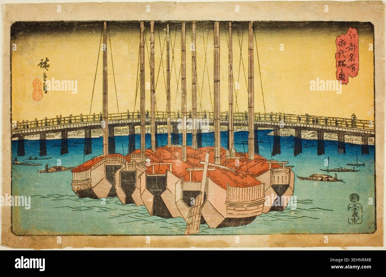 Veduta del ponte Eitai di Utagawa Hiroshige, c. 1835–38, raffigurante un ponte sospeso in legno che attraversa acque calme con barche mercantili e figure che attraversano le sue ringhiere ornate Foto Stock