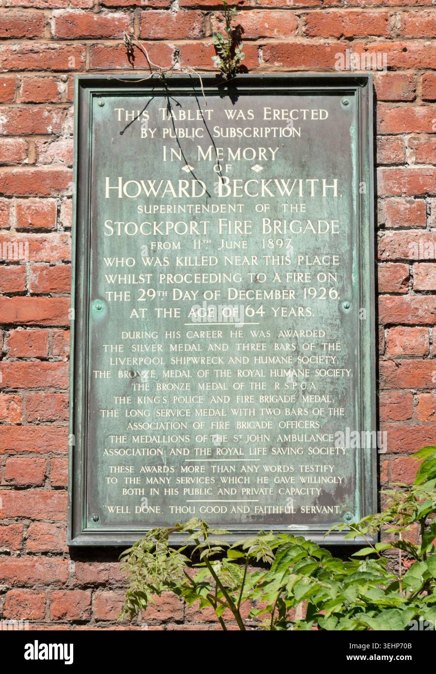 Targa commemorativa del vigile del fuoco Howard Beckwith a Stockport, Greater Manchester Foto Stock