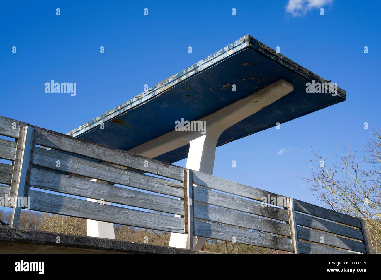 Trampolino, ex piscina pubblica, Bad Karlshafen, Assia, Germania, Europa Foto Stock