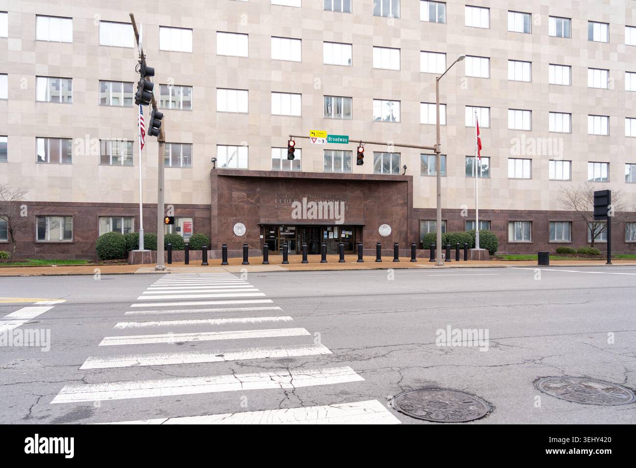 L'Estes Kefauver Federal Building e il tribunale degli Stati Uniti si trovano a Broadway nel centro di Nashville, Tennessee, USA. Foto Stock