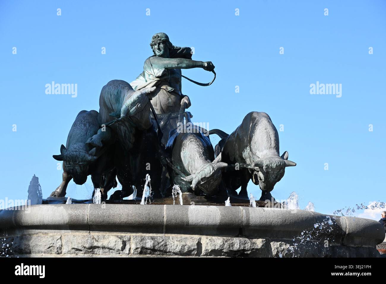 La fontana Gefion di Copenhagen. Raffigura la dea norrena Gefion (Gefjon) e fu donata da Carlsberg per commemorare il suo 50° anniversario Foto Stock