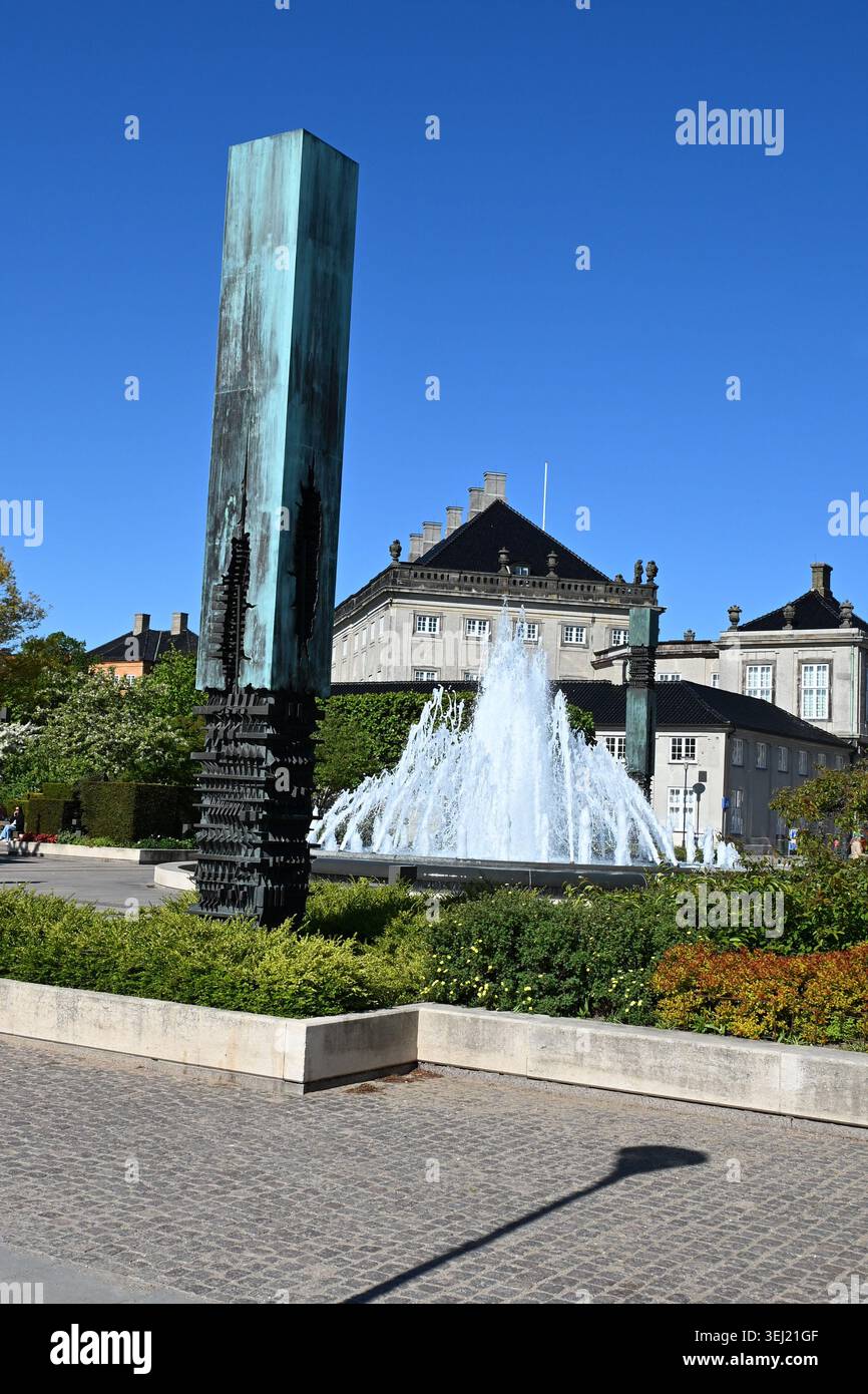 Piazza del Palazzo di Amalienborg, sede della famiglia reale danese a Copenaghen Foto Stock