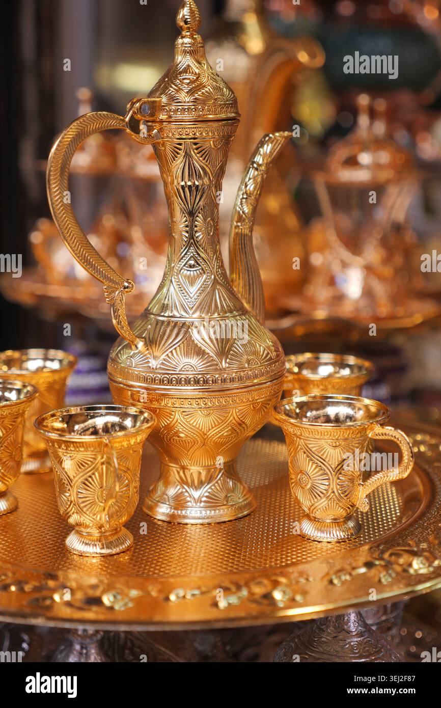 Tè marocchino in mostra in un mercato Foto Stock