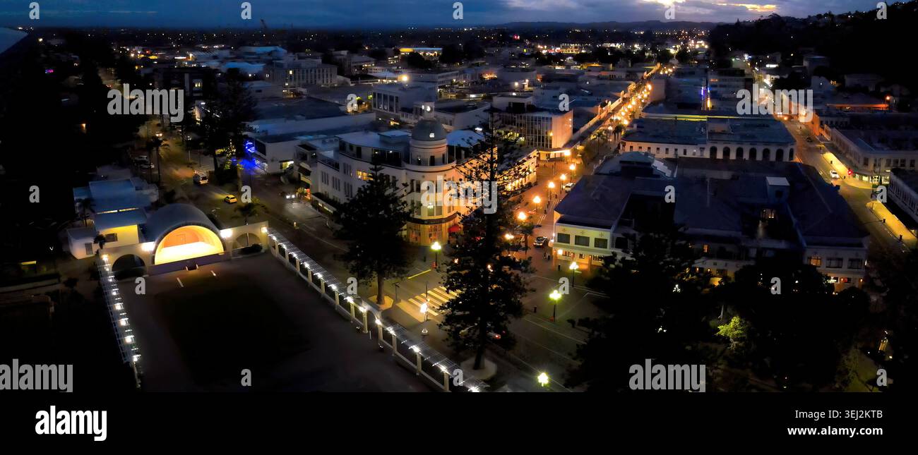 Napier City Center Vista aerea panoramica del drone in serata, nuova Zelanda Foto Stock