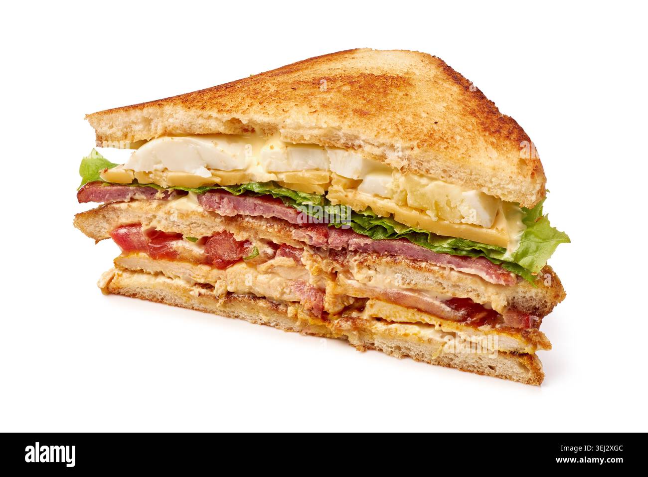 Delizioso sandwich a strati. Sandwich dorato a tre strati con ingredienti croccanti e formaggio Foto Stock