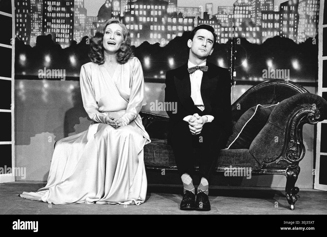 Sian Phillips (vera), Denis Lawson (Joey) in PAL JOEY all'Half Moon Theatre, Londra E1 04/08/1980 musica: Richard Rodgers testi: Lorenz Hart libro: John o'Hara Set design: Mick Bearwish costumi: Antony McDonald & Iona McLeish illuminazione: George Tarbuck regista: Robert Walker Foto Stock