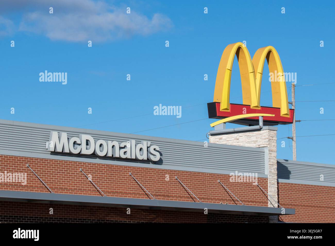 Clear Lake, Iowa. Logo e segno della catena di fast food McDonald's.. Foto Stock