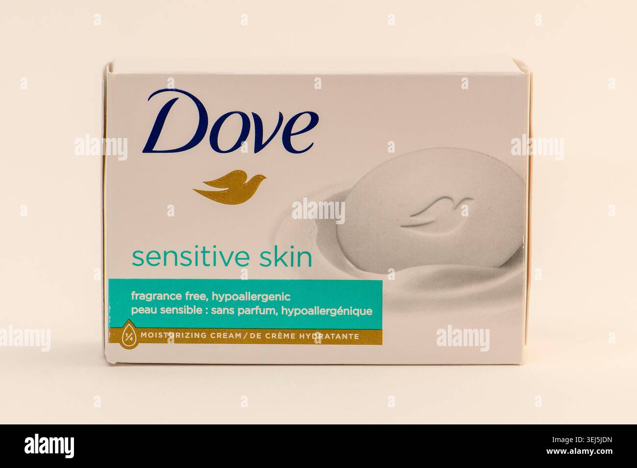 Immagine di una barra di bellezza dove Sensitive Skin su sfondo bianco Foto Stock