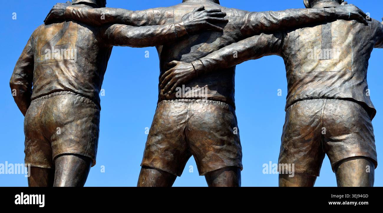 La Codebreakers Statue celebra i giocatori di rugby a 13, Billy Boston, Clive Sullivan, Gus Risman e altri. Cardiff Bay, Galles del Sud, Regno Unito Foto Stock