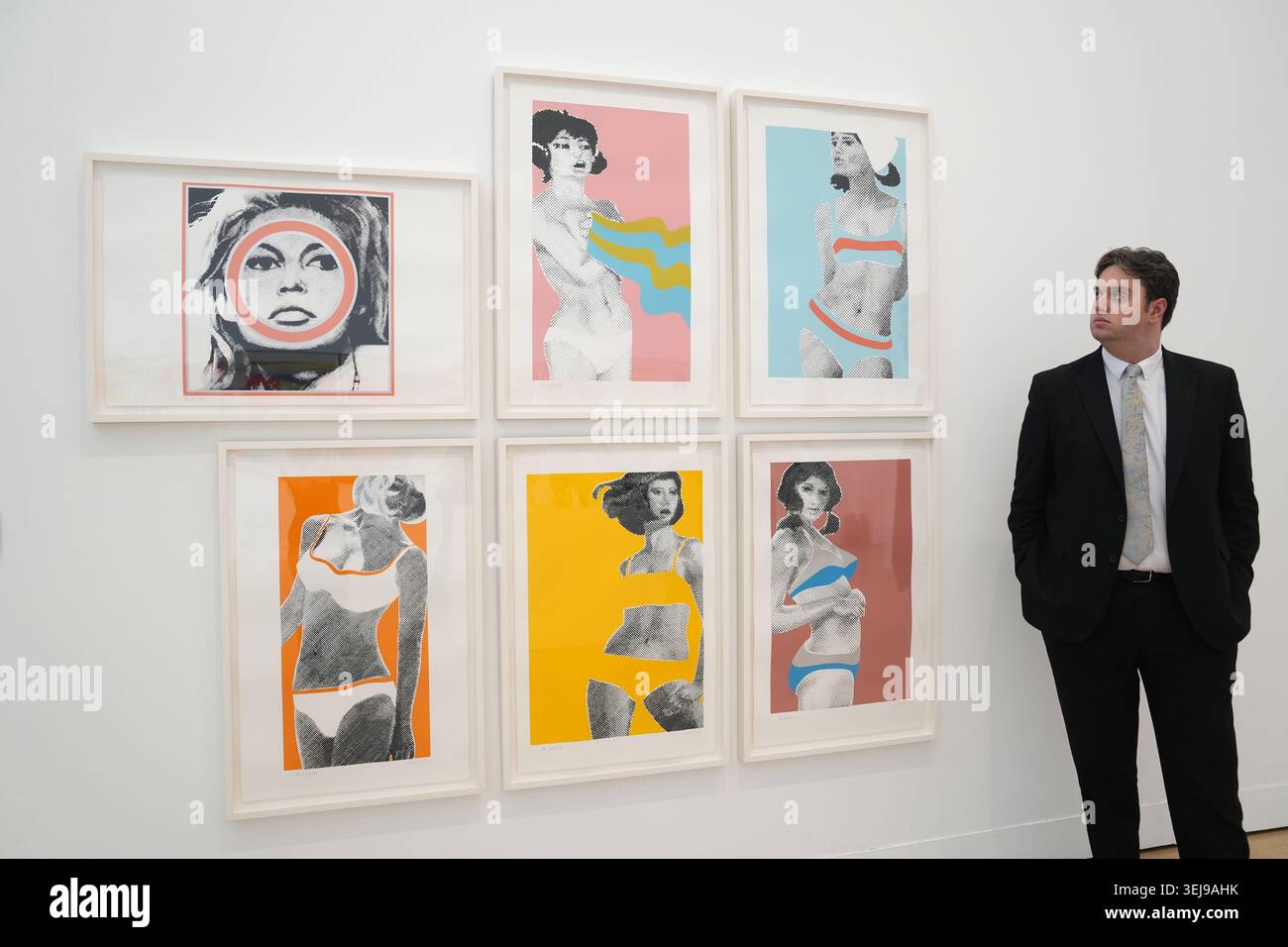 Brigitte Bardot; e Baby Baby Wild Things di Gerald Laing in mostra durante una chiamata fotografica per le prossime vendite delle edizioni presso la casa d'aste Phillips nel centro di Londra. I saldi serali Modern & Contemporary Editions includono articoli di "International Pop!", con opere tra cui Topolino e zuppa di pomodoro Campbell di Andy Warhol e Banksy's Gangster Rat. Data foto: Giovedì 28 maggio 2026. Foto Stock
