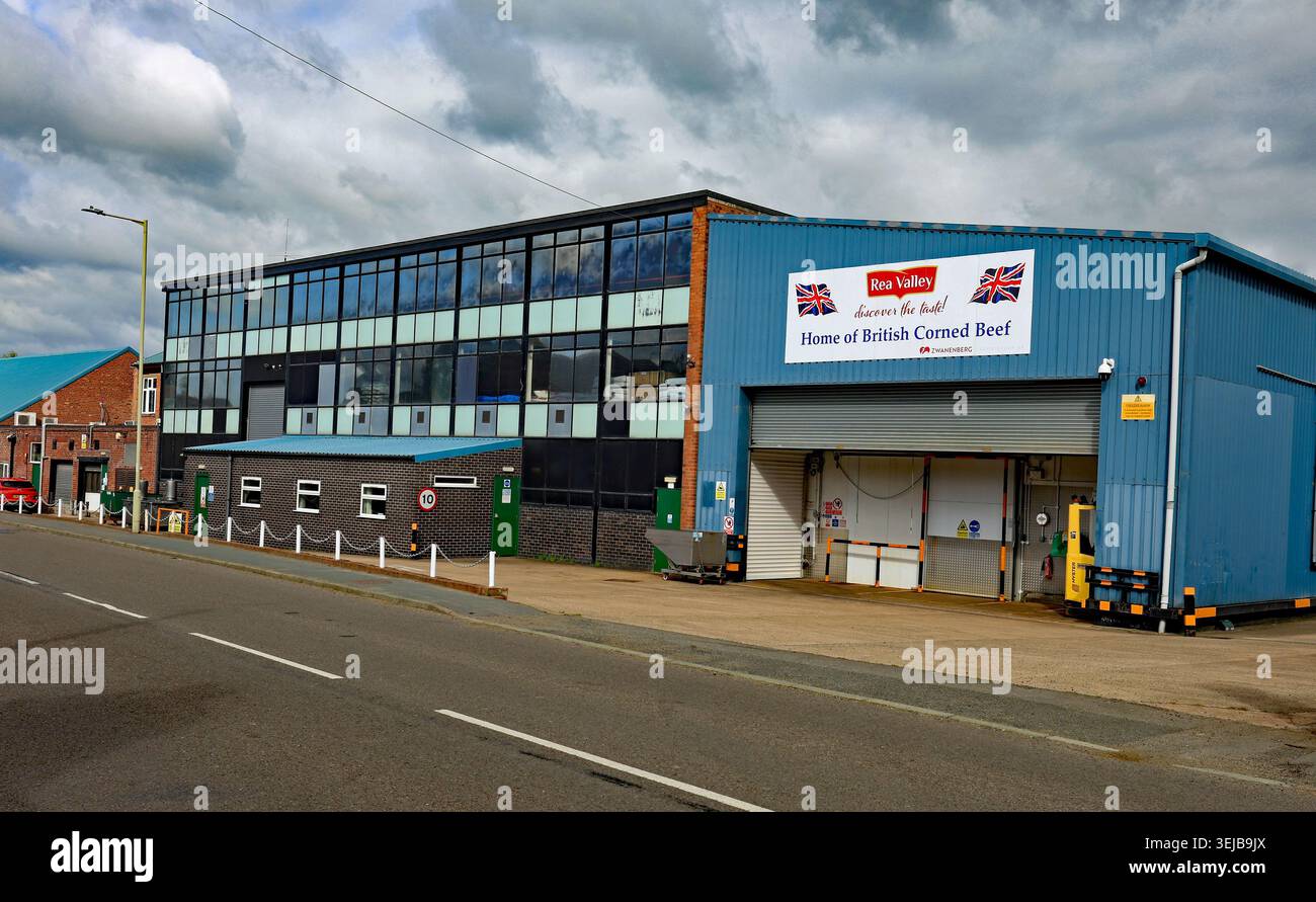 La fabbrica di cibo della valle di Rea a Minsterley nello Shropshire, a sud di Shrewsbury, è meglio conosciuta per il suo trio di prodotti refrigerati di alta qualità. Foto Stock