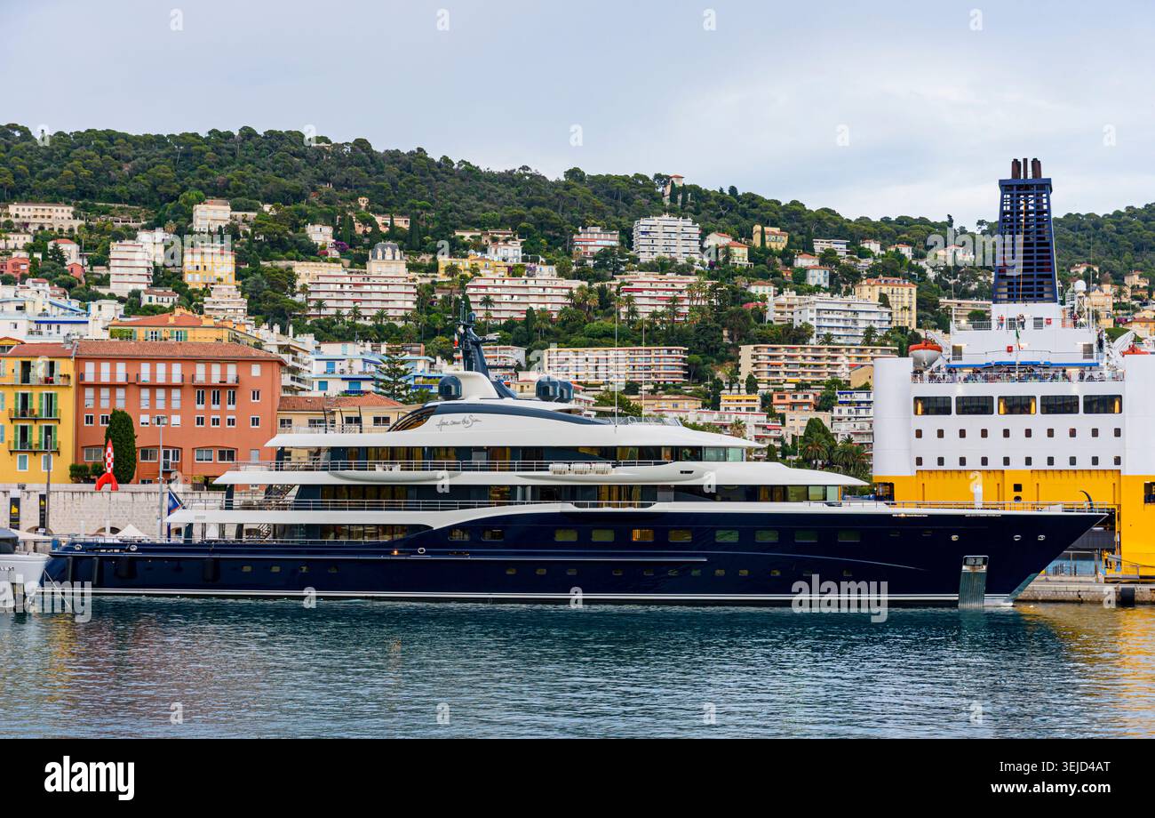 Superyacht, arriva il Sole, ancorato a Port Lympia, Nizza, Provence-Alpes-Côte d'Azur, Alpes-Maritimes, Francia Foto Stock