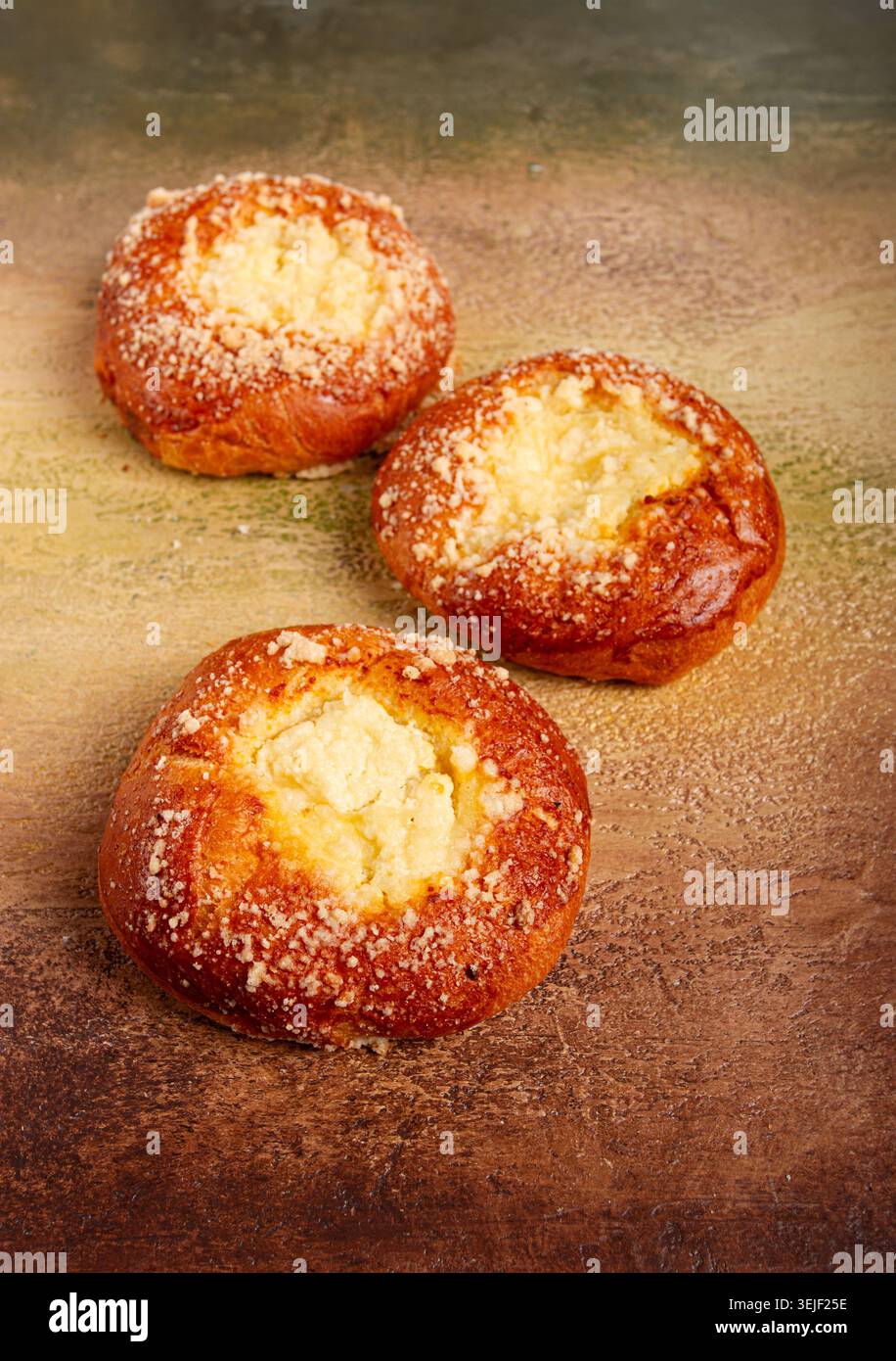Panino con formaggio fresco, pasticcini, cheesecake, non c'è gente, Foto Stock