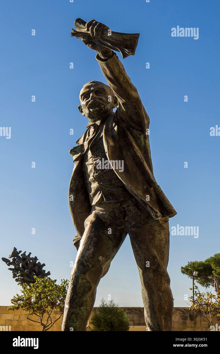 Malta - la Valletta, Monumento al Dom Mintoff Foto Stock