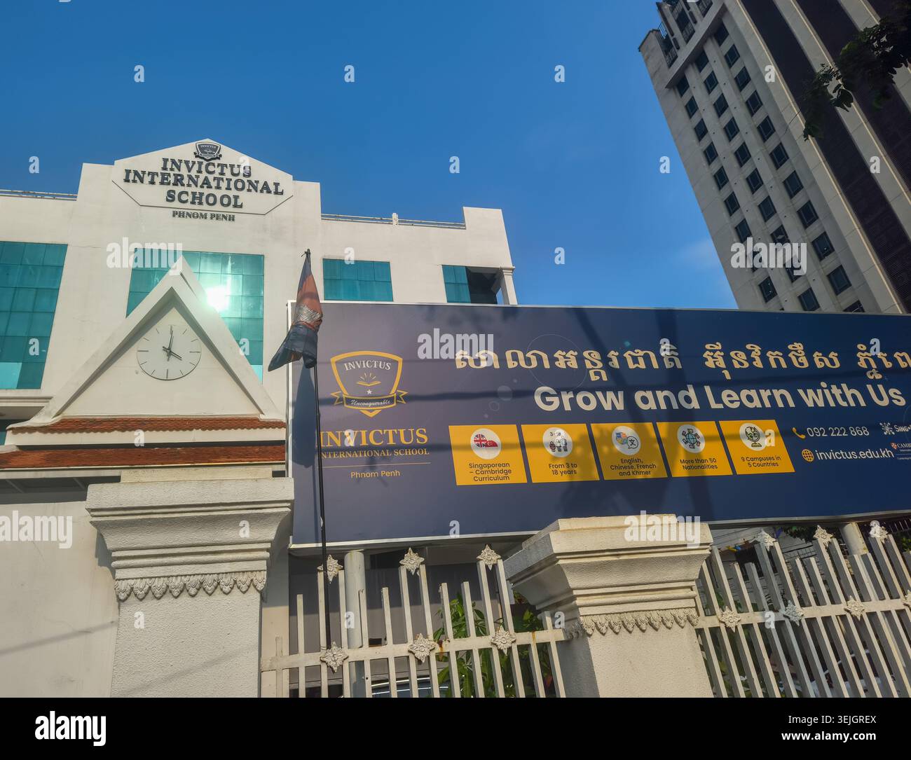 Branding e offerte didattiche per Invictus International School, Phnom Penh, Cambogia, "istruzione Cambridge in stile Singapore" Foto Stock