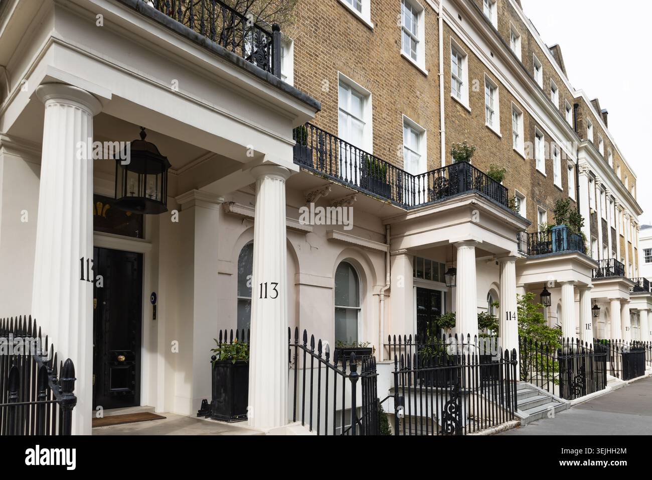 Eleganti case residenziali in London Street Foto Stock