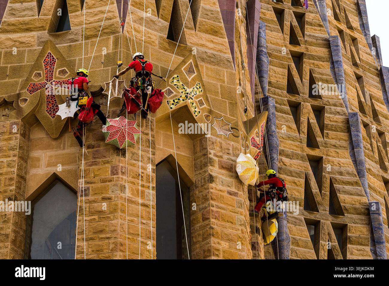 Spagna - Barcellona, scalatori di facciata alla Sagrada Familia Foto Stock