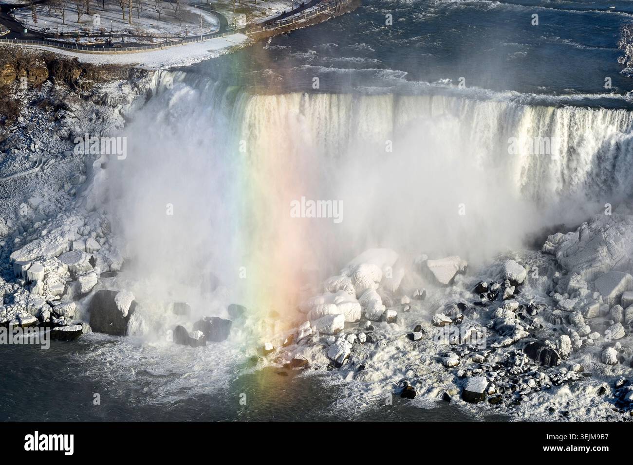 America - New York, American Falls alle cascate del Niagara con un arcobaleno Foto Stock