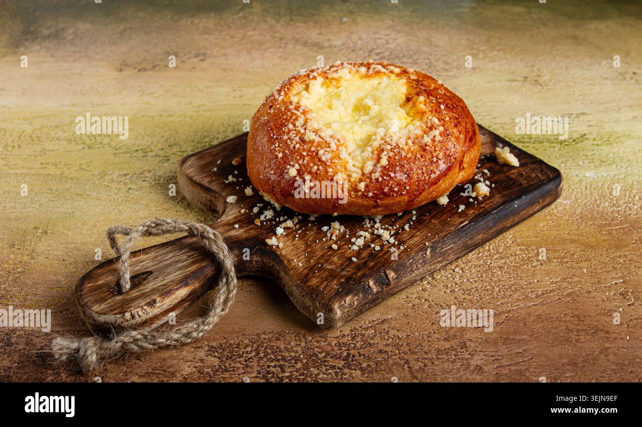 Panino con formaggio fresco, pasticcini, cheesecake, non c'è gente, Foto Stock