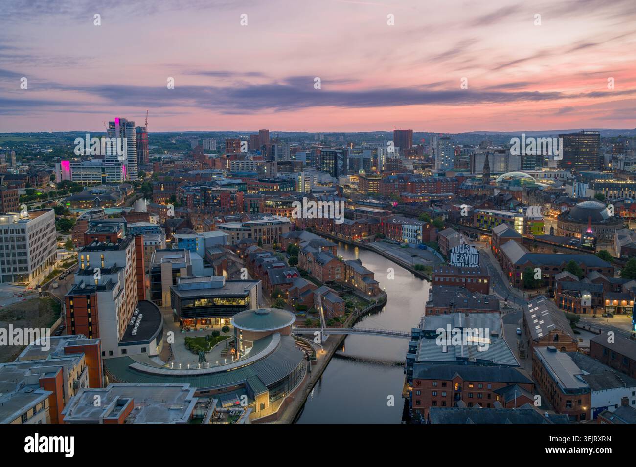 Centro città di Leeds, West Yorkshire, Inghilterra. Veduta aerea panoramica del cuore commerciale fiorente dello Yorkshire. Foto Stock